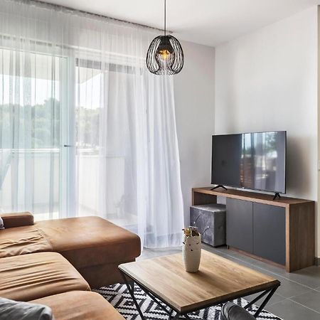 Amazing Apartment In Premantura With Kitchen Buitenkant foto