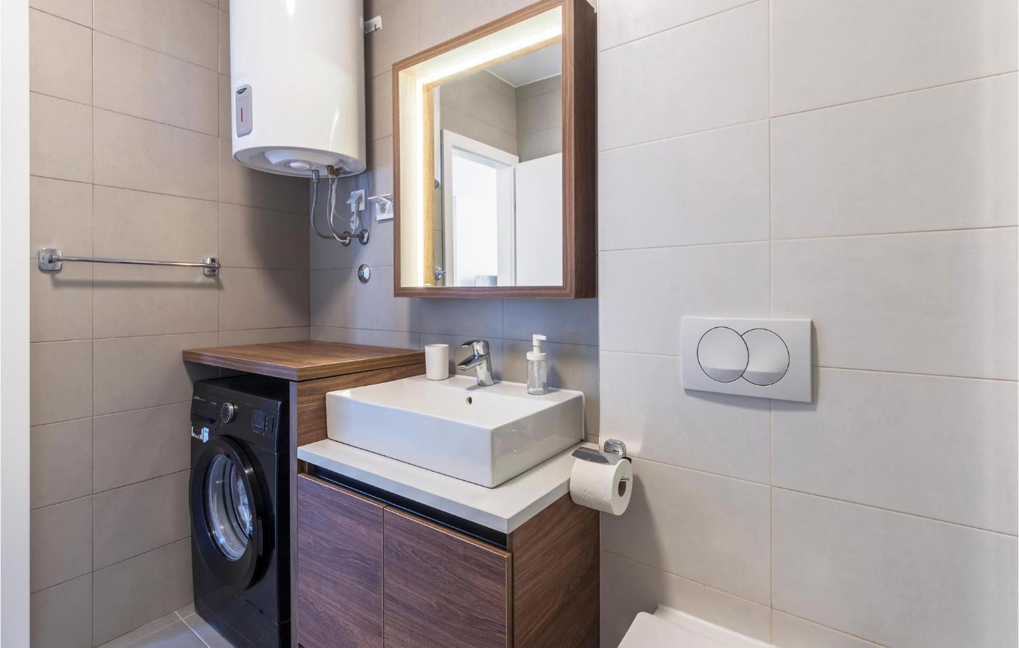 Amazing Apartment In Premantura With Kitchen Buitenkant foto
