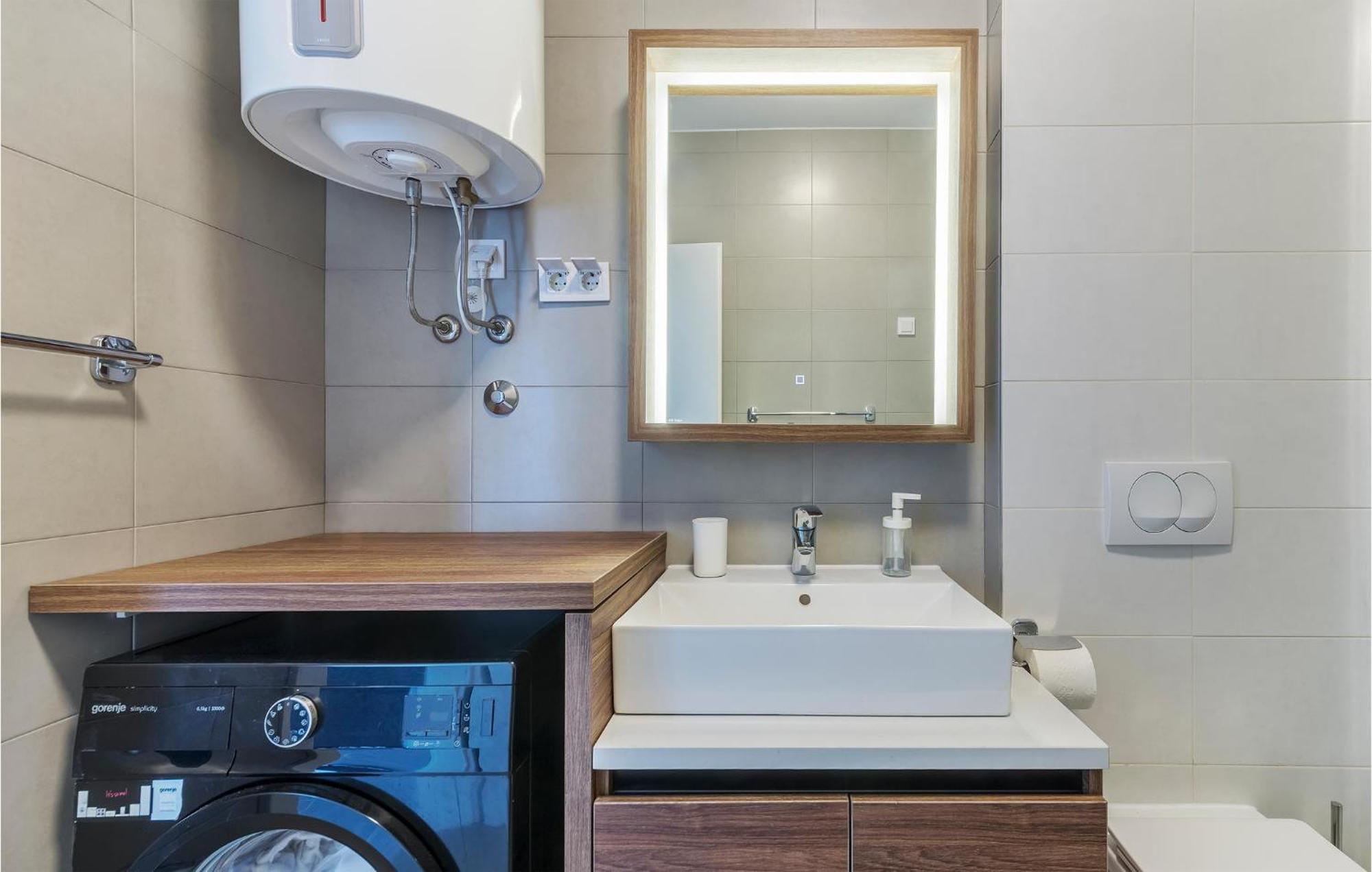 Amazing Apartment In Premantura With Kitchen Buitenkant foto