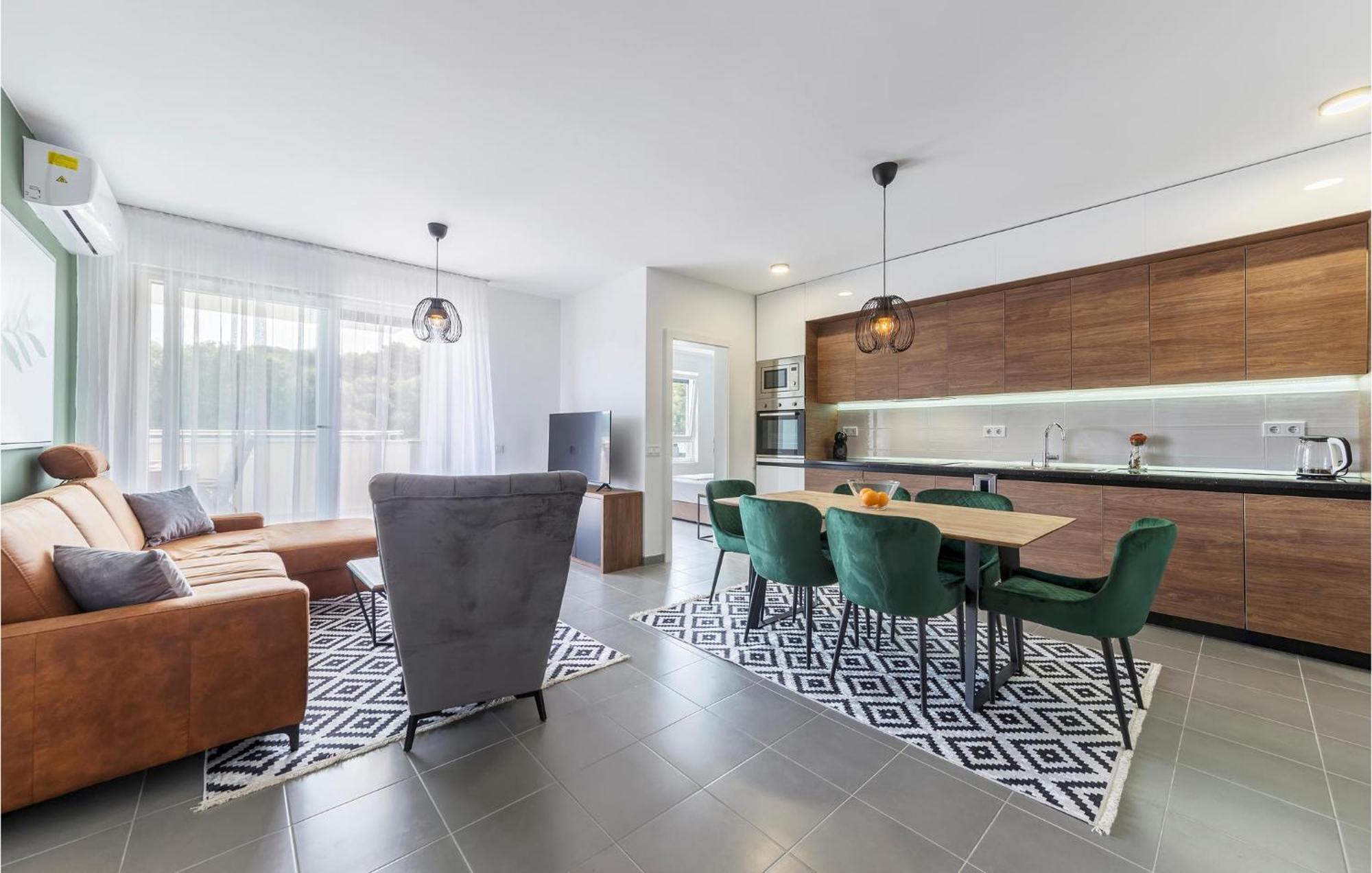 Amazing Apartment In Premantura With Kitchen Buitenkant foto
