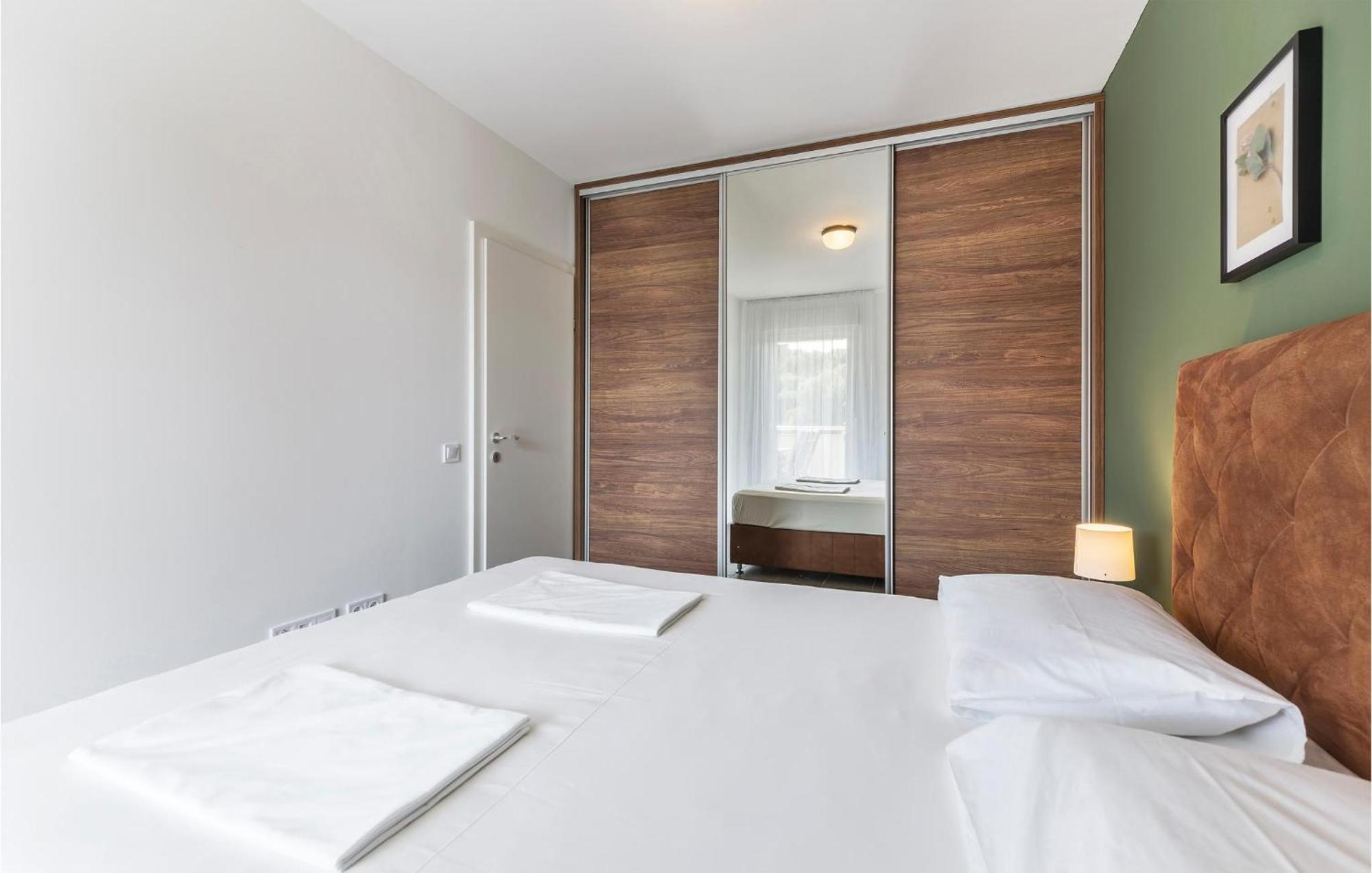 Amazing Apartment In Premantura With Kitchen Buitenkant foto