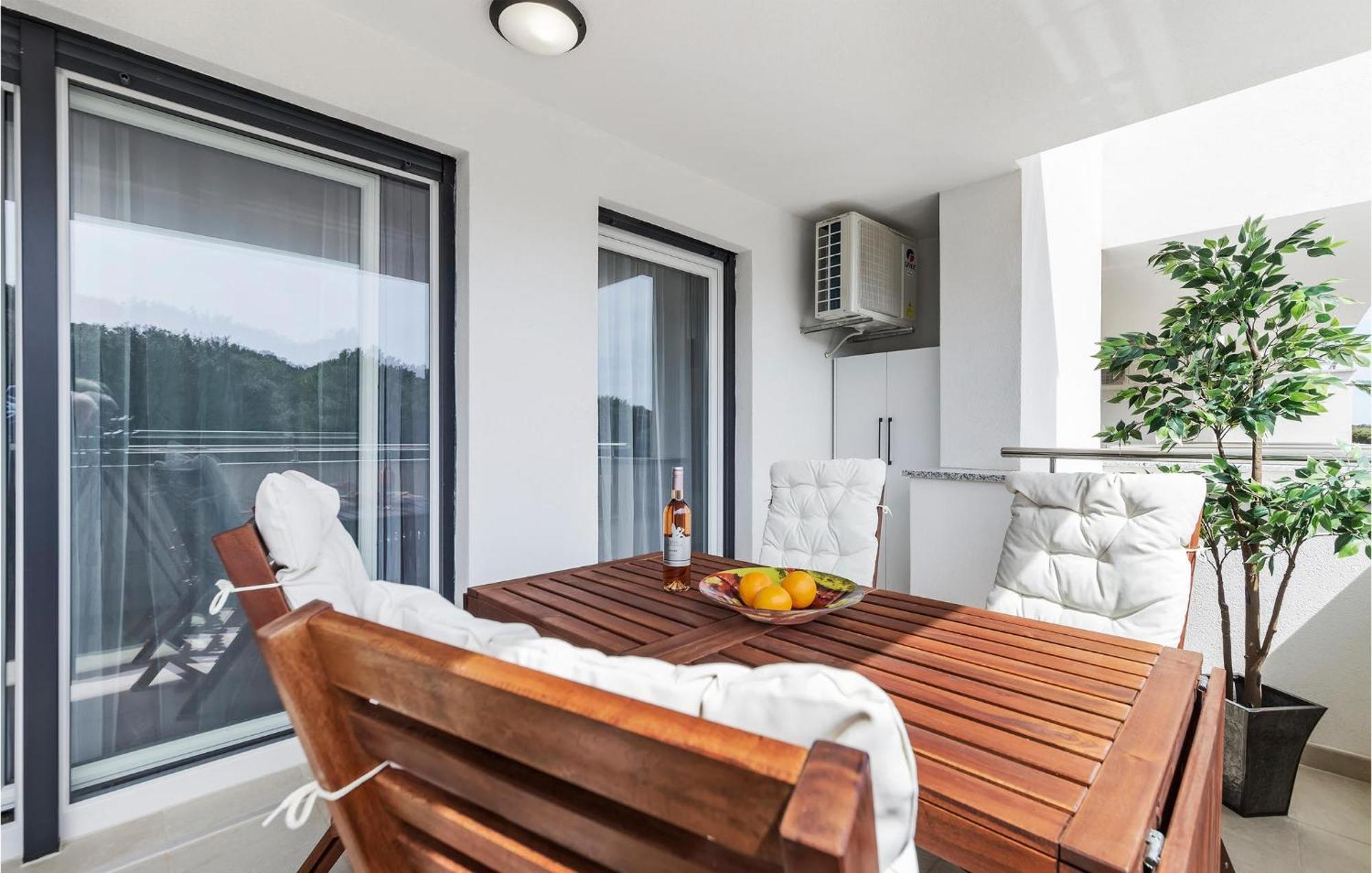 Amazing Apartment In Premantura With Kitchen Buitenkant foto