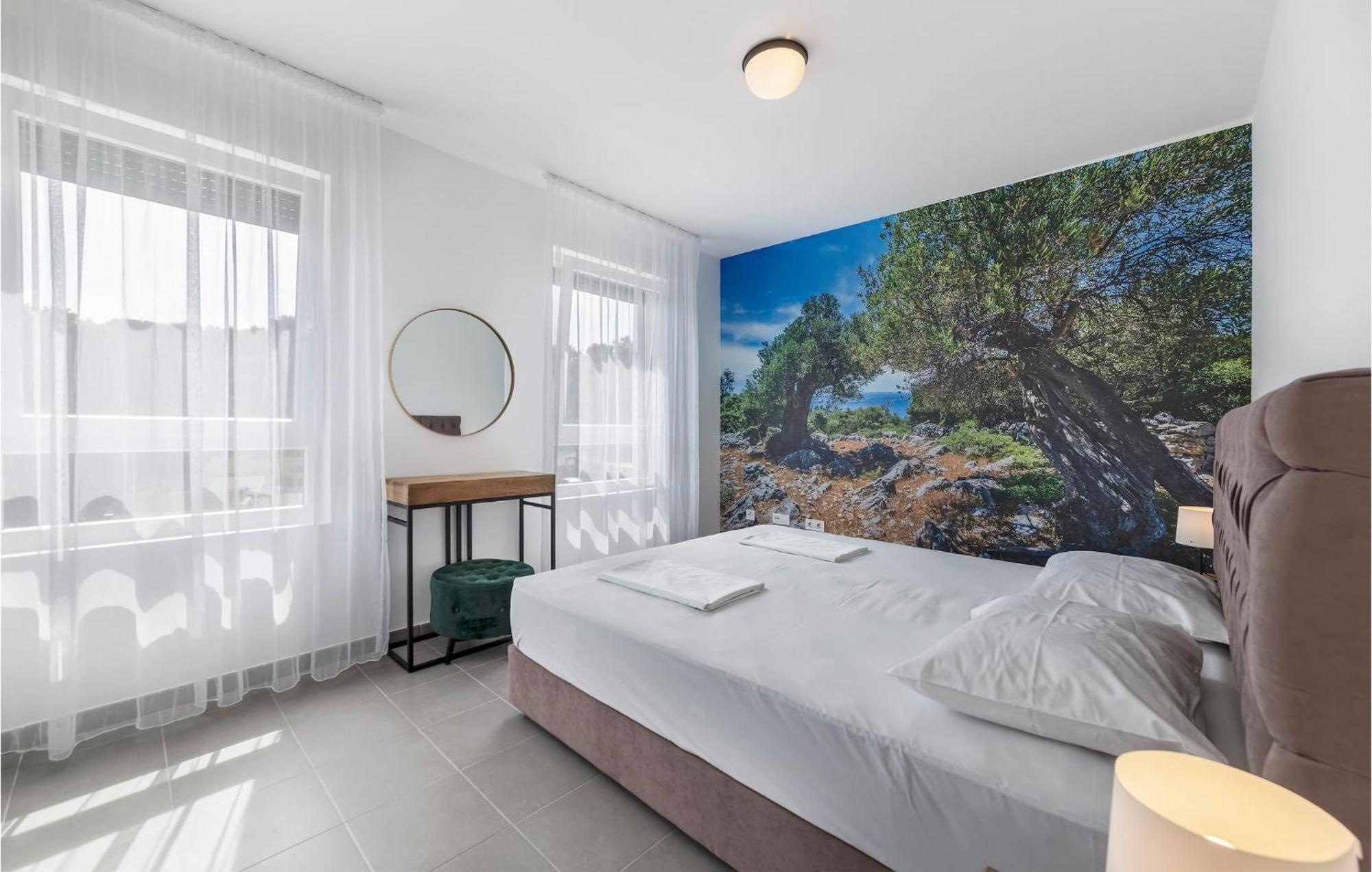 Amazing Apartment In Premantura With Kitchen Buitenkant foto