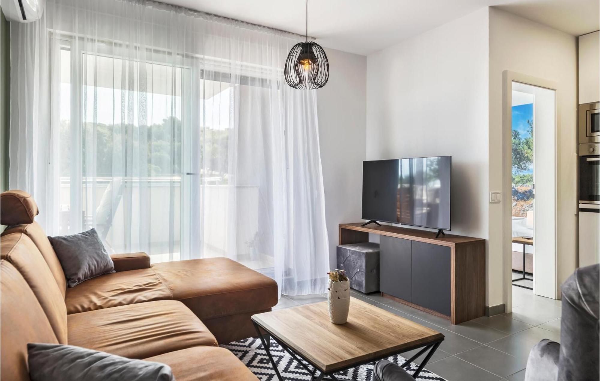 Amazing Apartment In Premantura With Kitchen Buitenkant foto